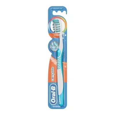 Oral-B Complete Clean Toothbrush - 35 Medium